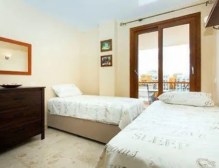 Bennecke Annette Apartment *